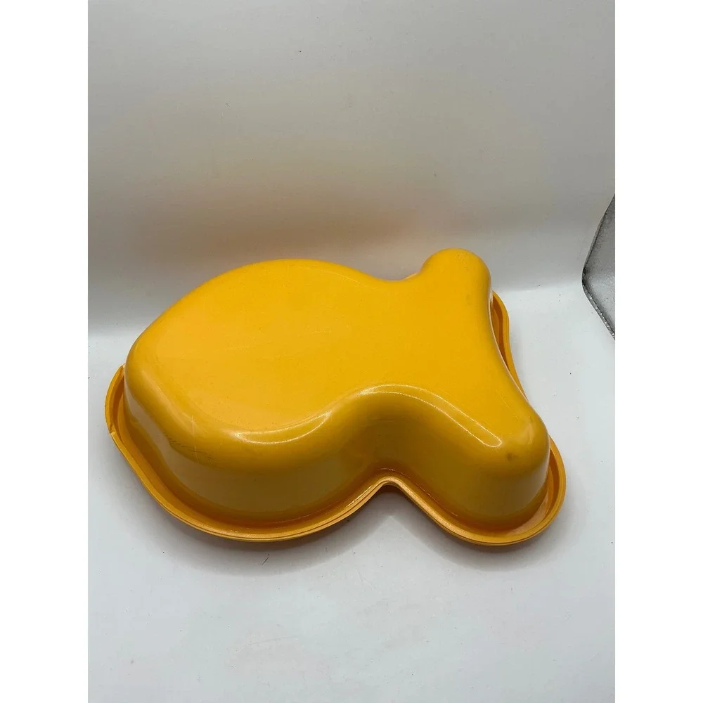 Goldfish Crackers Yellow Plastic Snack Container Storage Box Sunglasses Fish